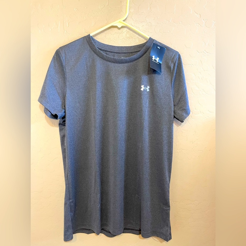 NWT grey under armer active wear top for women